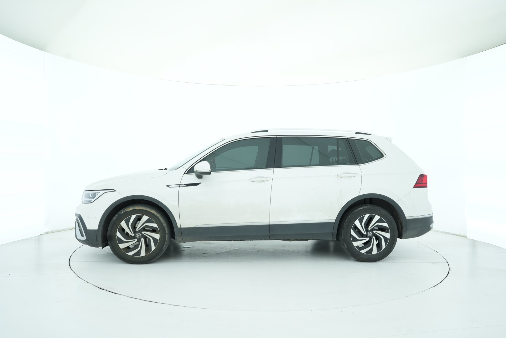 Volkswagen Tiguan L 2022 — фото 3