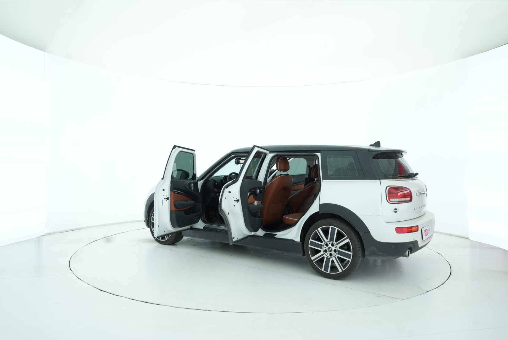 MINI CLUBMAN 2023 — фото 13