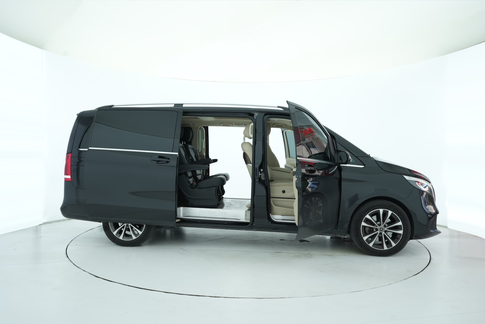 Mercedes Benz V-Class 2021 — фото 16