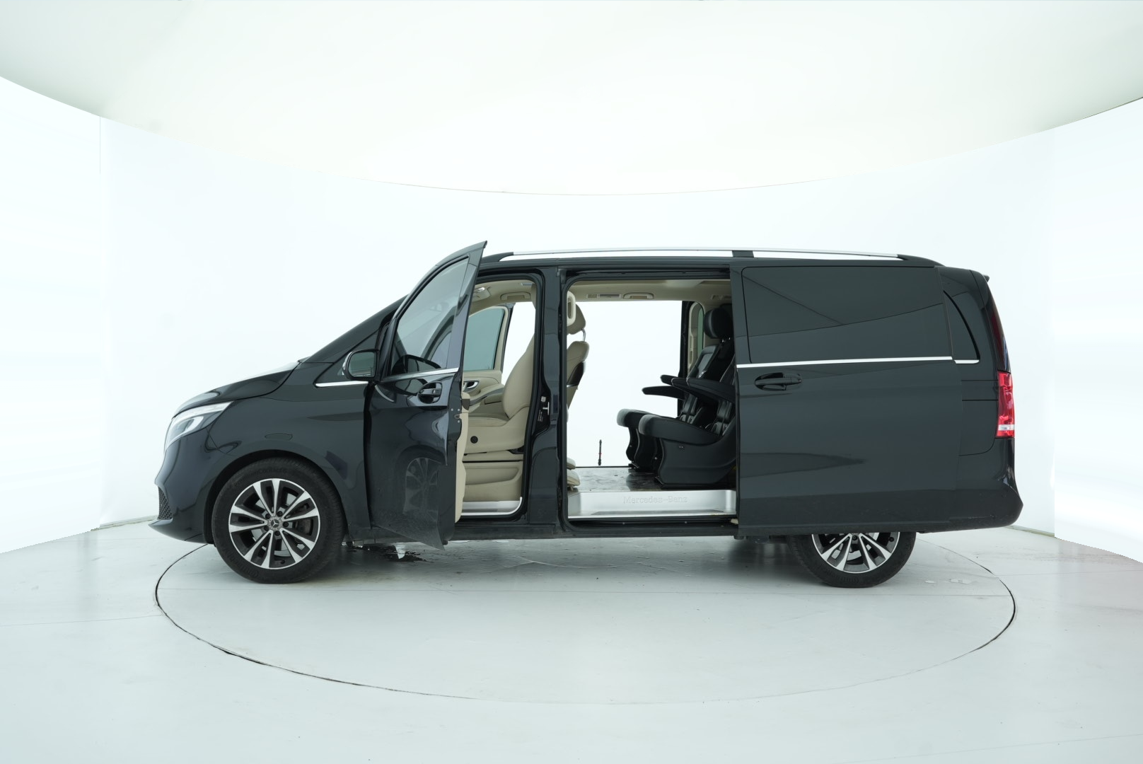 Mercedes Benz V-Class 2021 — фото 12