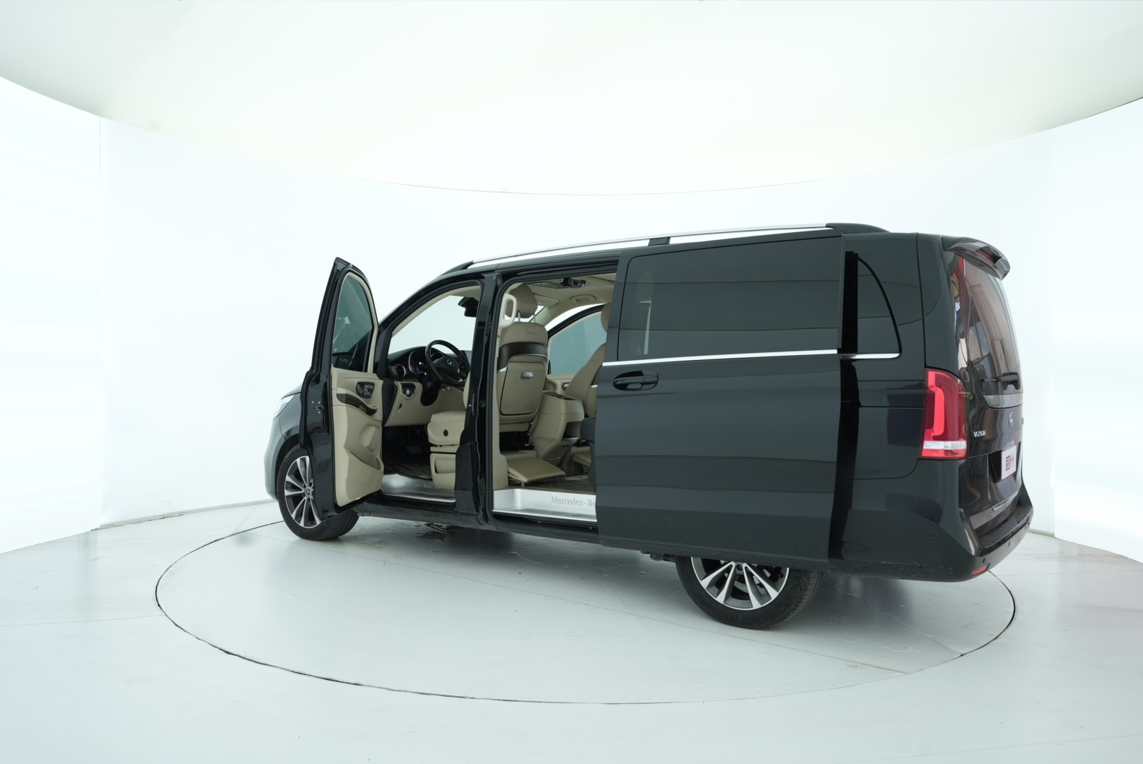 Mercedes Benz V-Class 2021 — фото 13