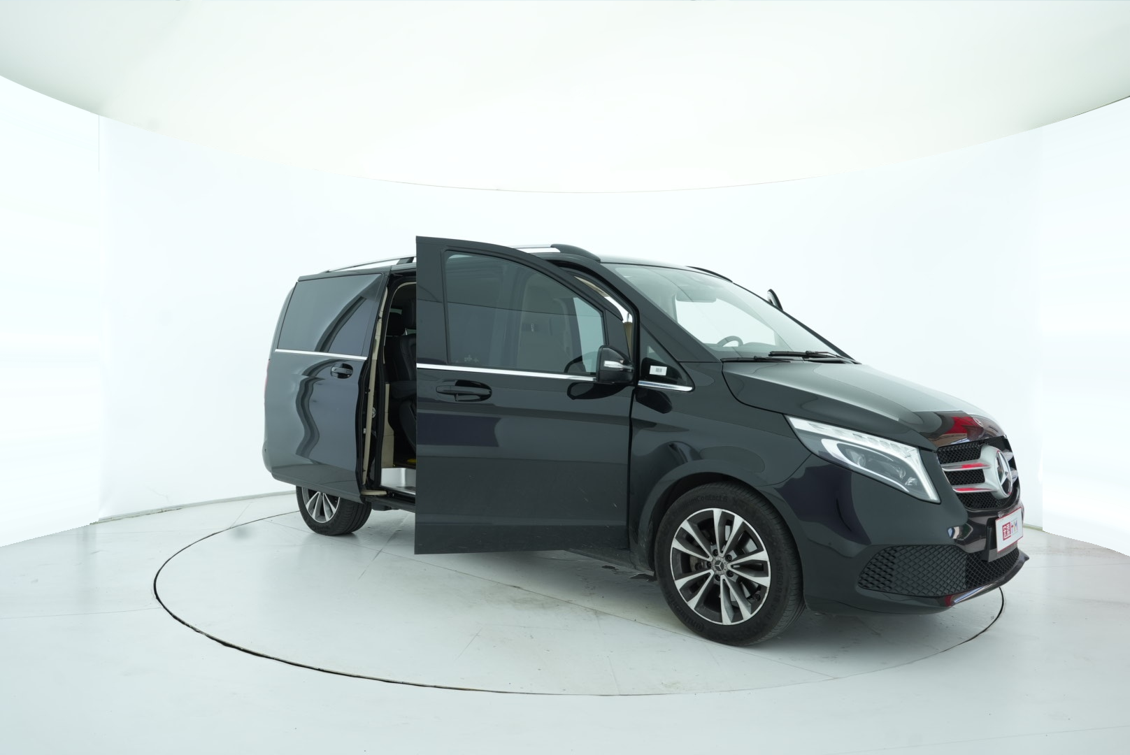 Mercedes Benz V-Class 2021 — фото 17