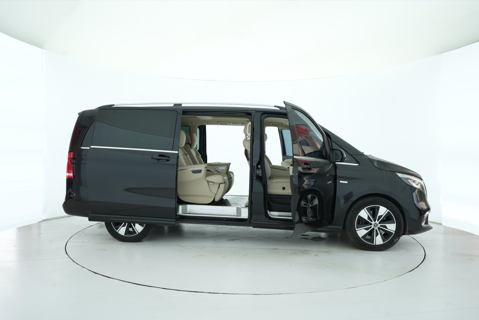 Mercedes Benz V-Class 2021 — фото 16