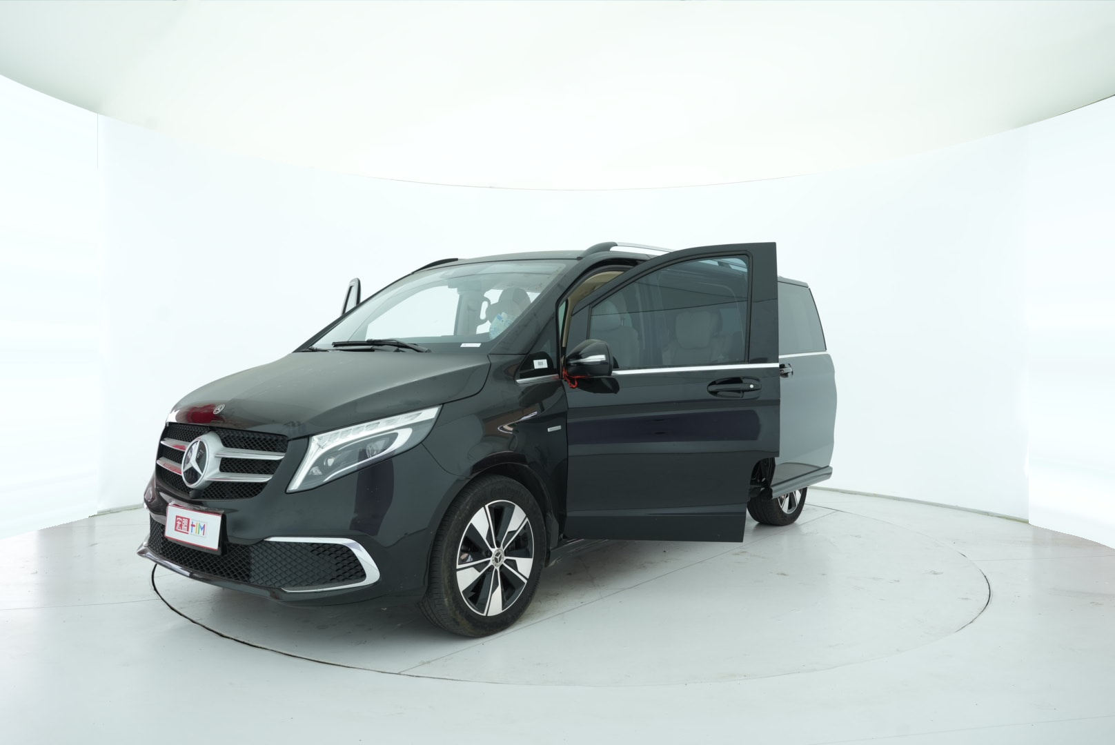 Mercedes Benz V-Class 2021 — фото 11