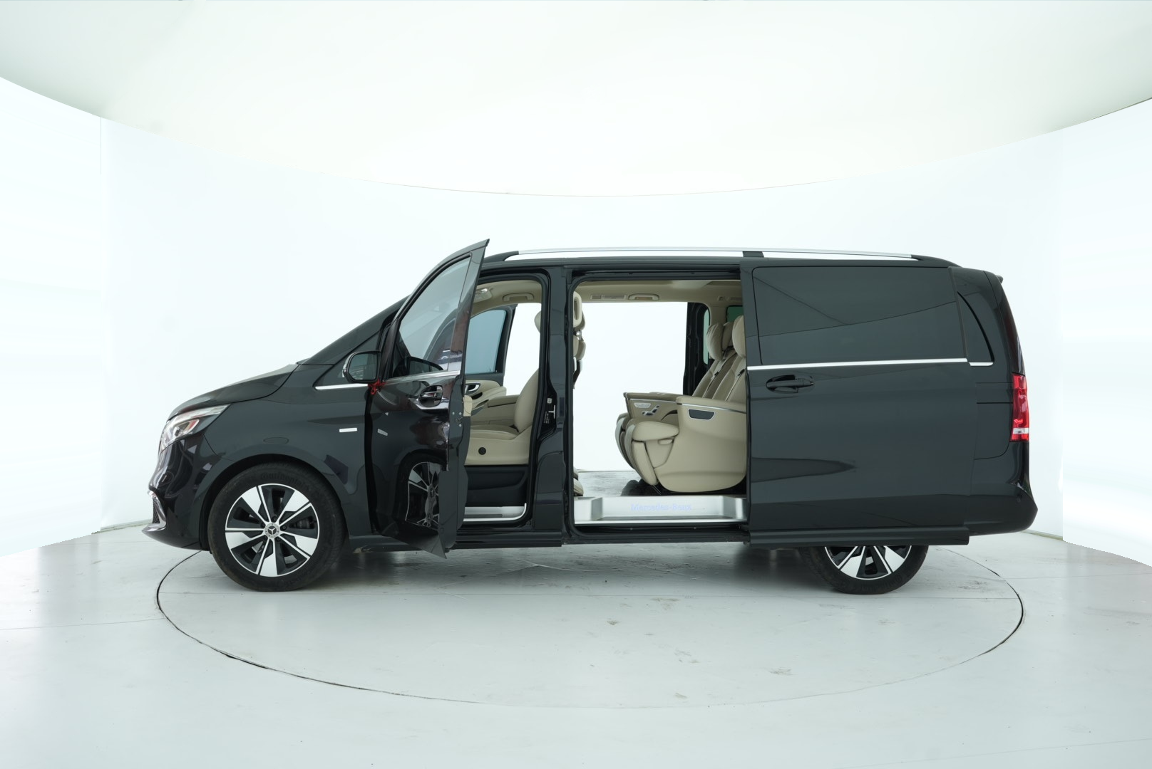 Mercedes Benz V-Class 2021 — фото 12