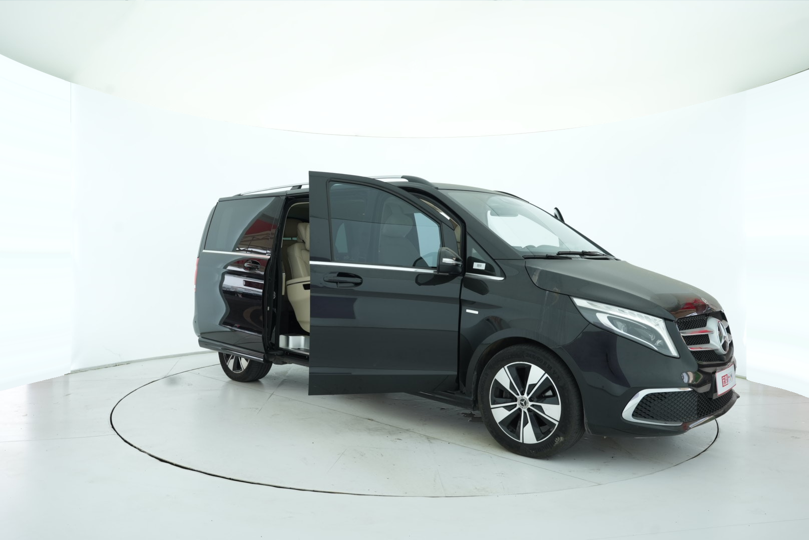 Mercedes Benz V-Class 2021 — фото 17