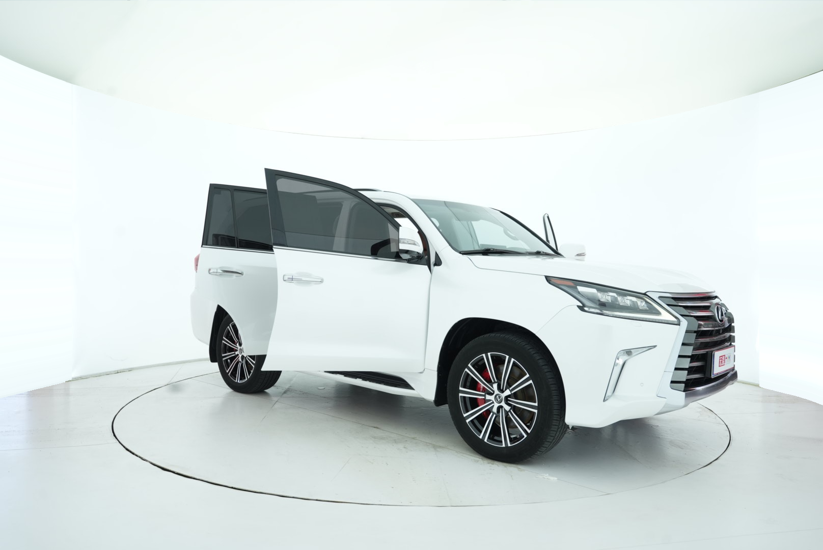 Lexus LX 2016 — фото 17