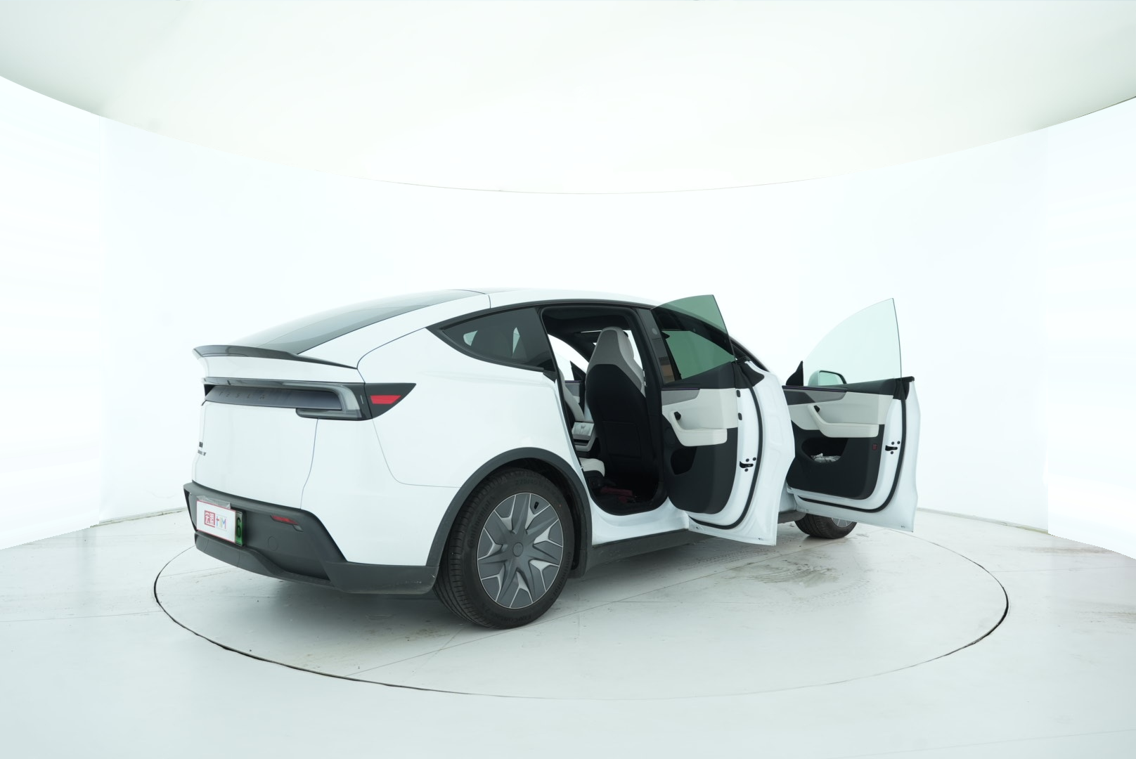 Tesla Model Y 2025 — фото 15