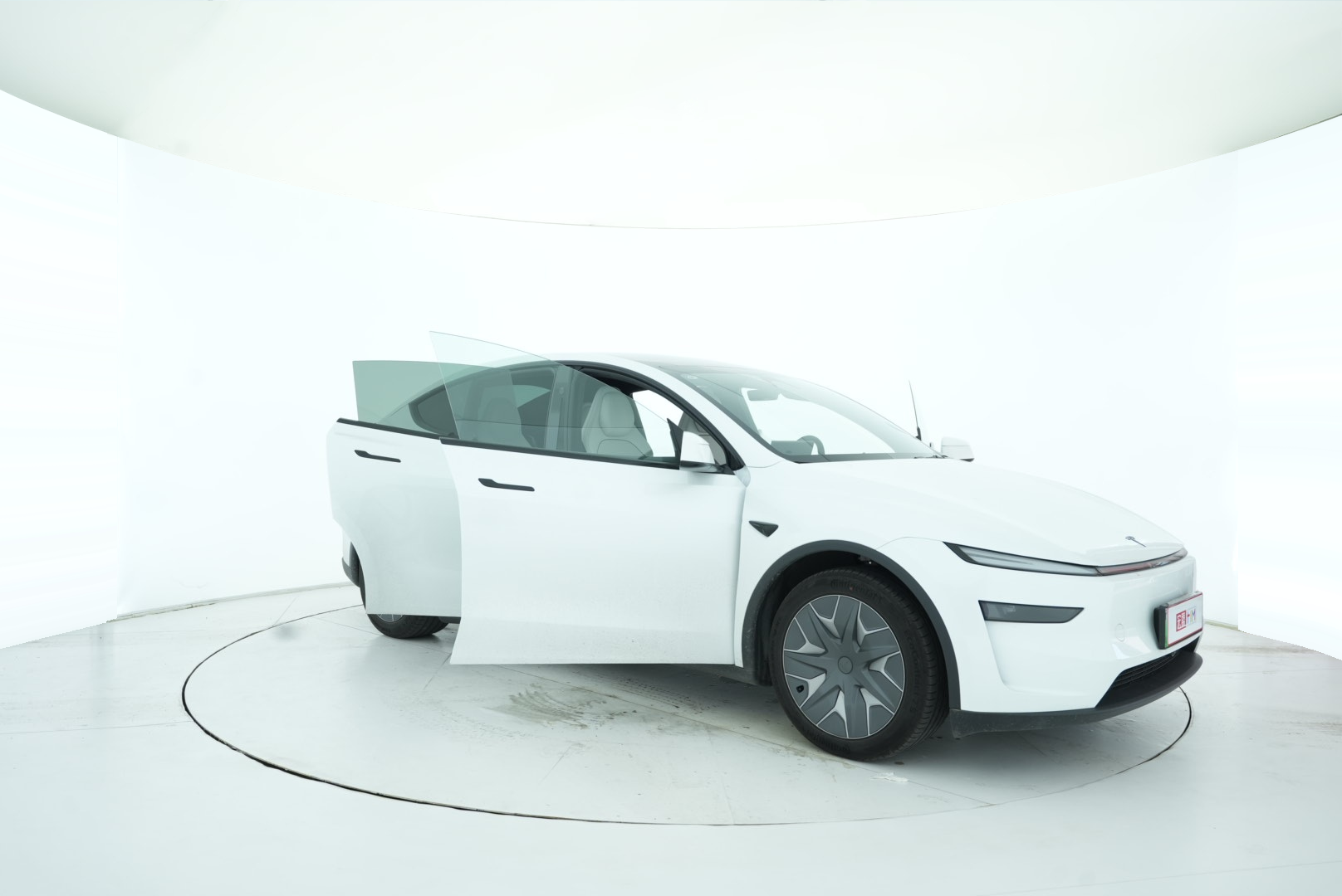 Tesla Model Y 2025 — фото 17