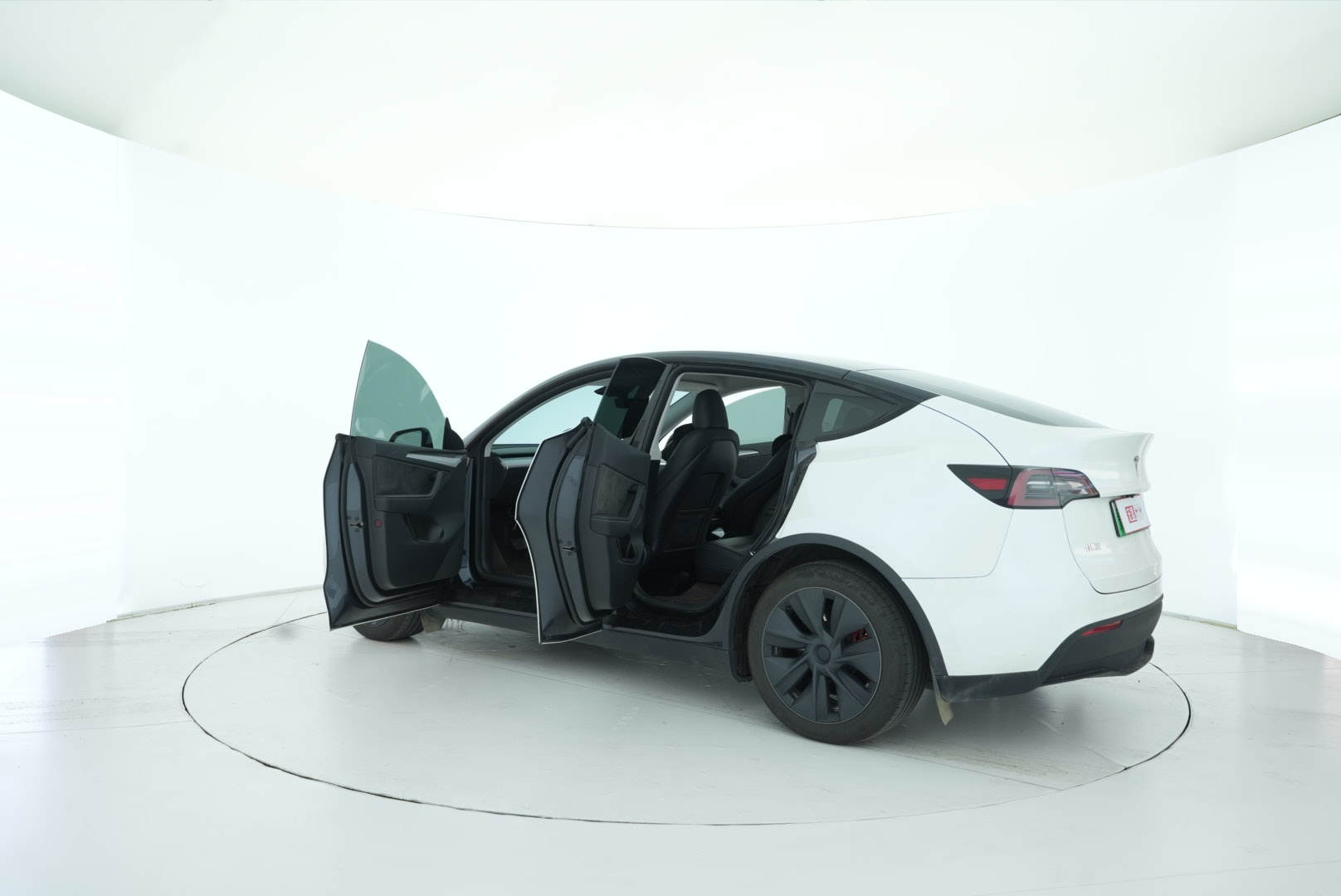 Tesla Model Y 2024 — фото 13