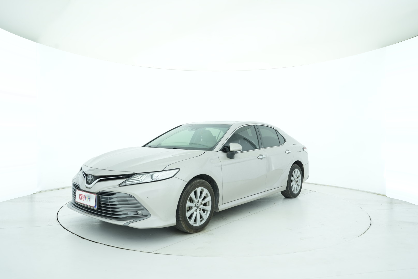Toyota Camry 2018 — фото 2