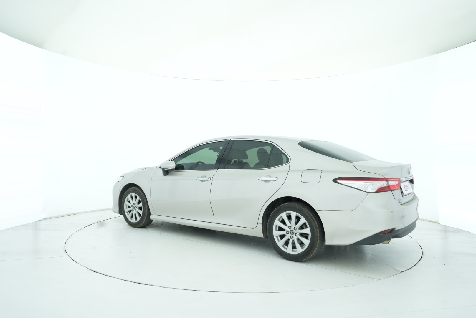 Toyota Camry 2018 — фото 4