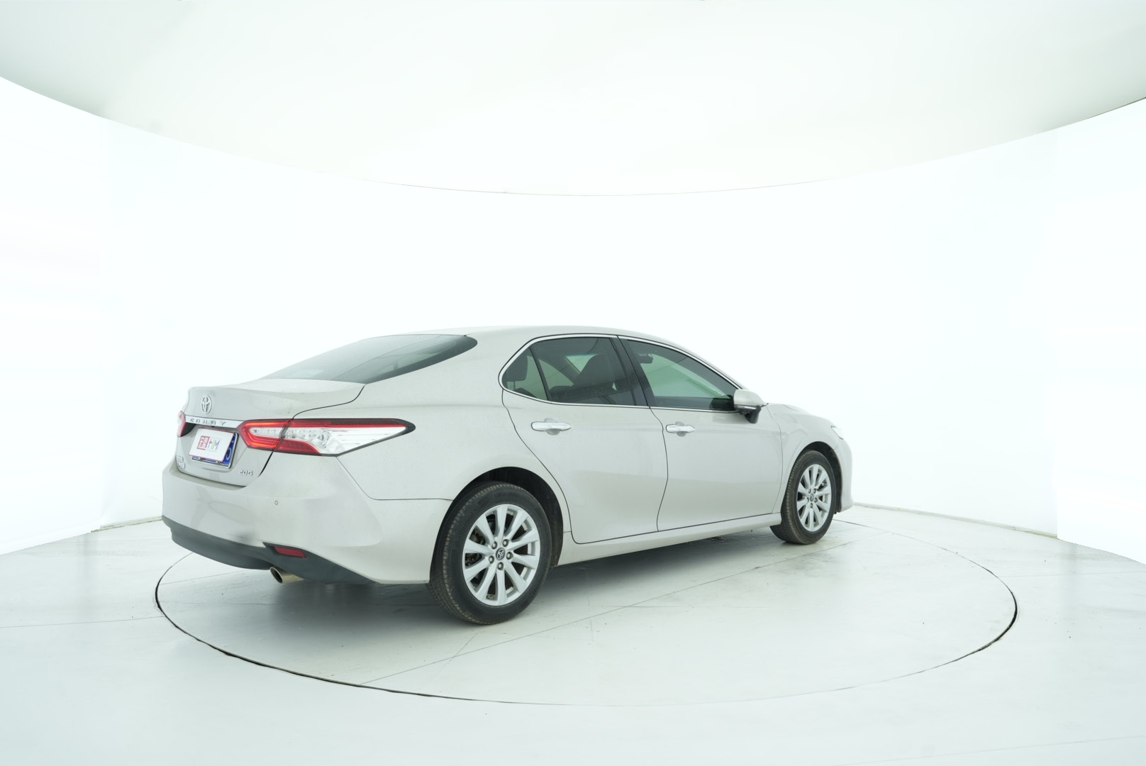 Toyota Camry 2018 — фото 6