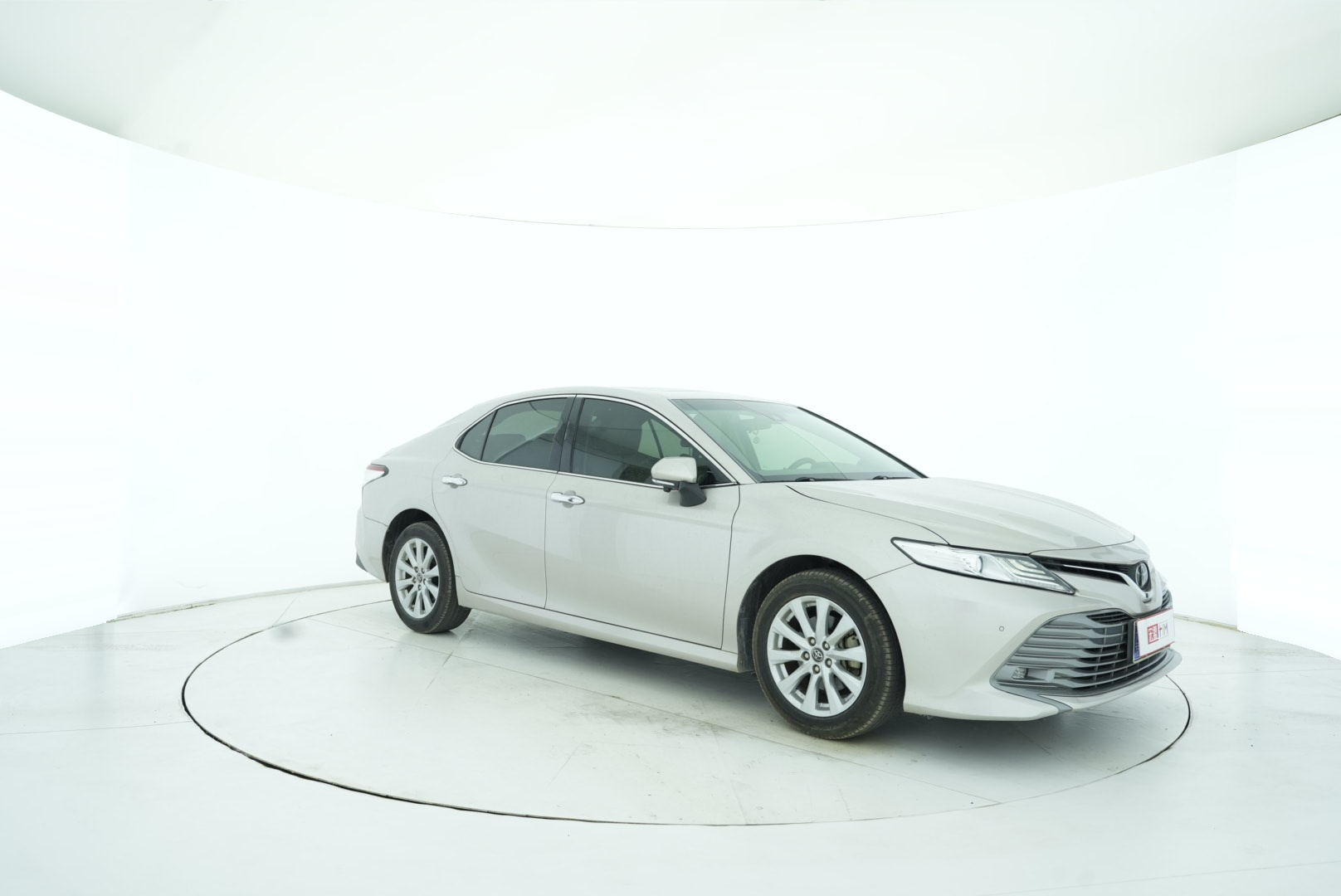 Toyota Camry 2018 — фото 8
