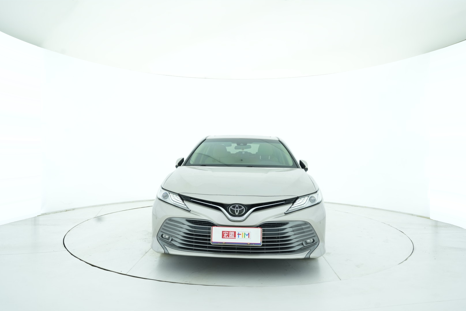 Toyota Camry 2018 — фото 9