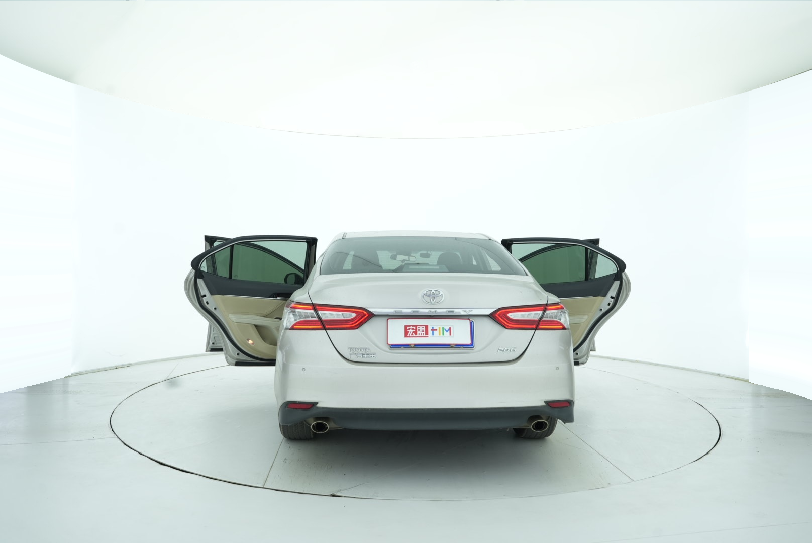 Toyota Camry 2018 — фото 14