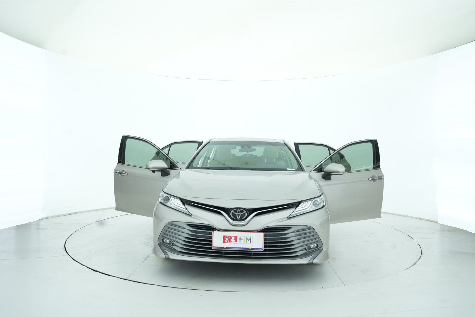 Toyota Camry 2018 — фото 10