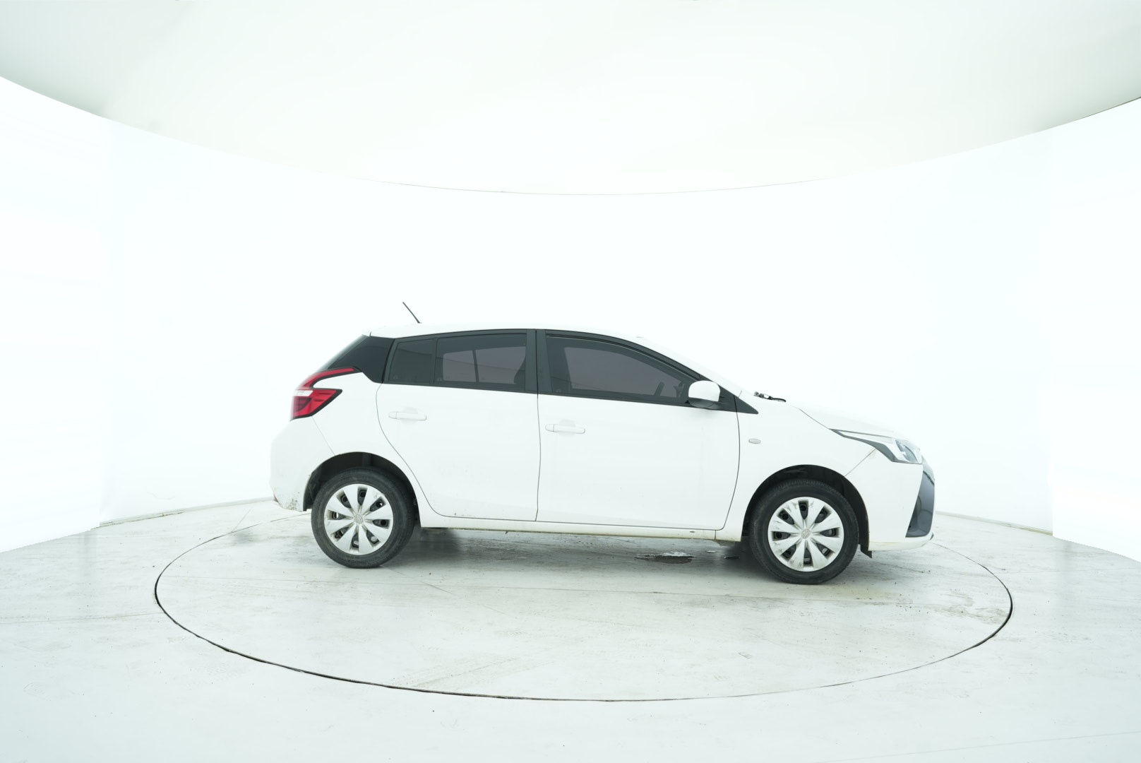 Toyota YARiS L 2020 — фото 6
