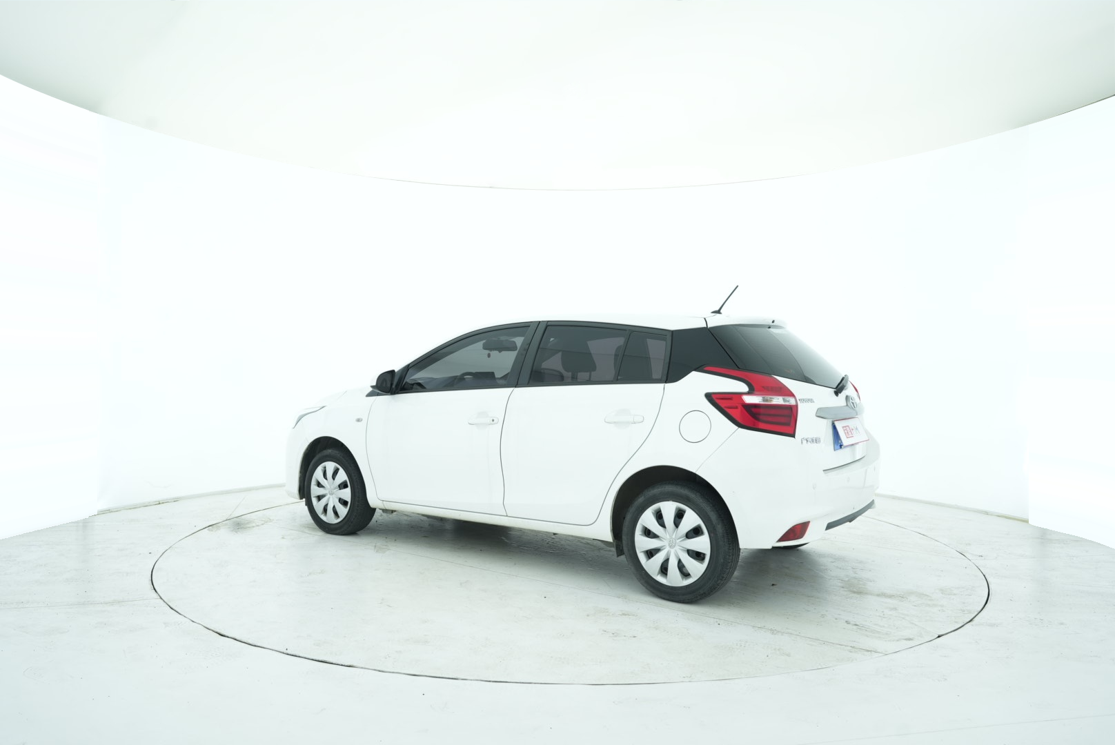Toyota YARiS L 2020 — фото 3