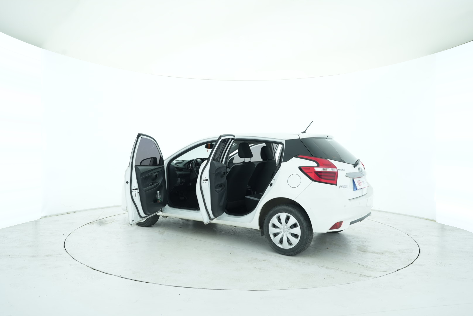 Toyota YARiS L 2020 — фото 12