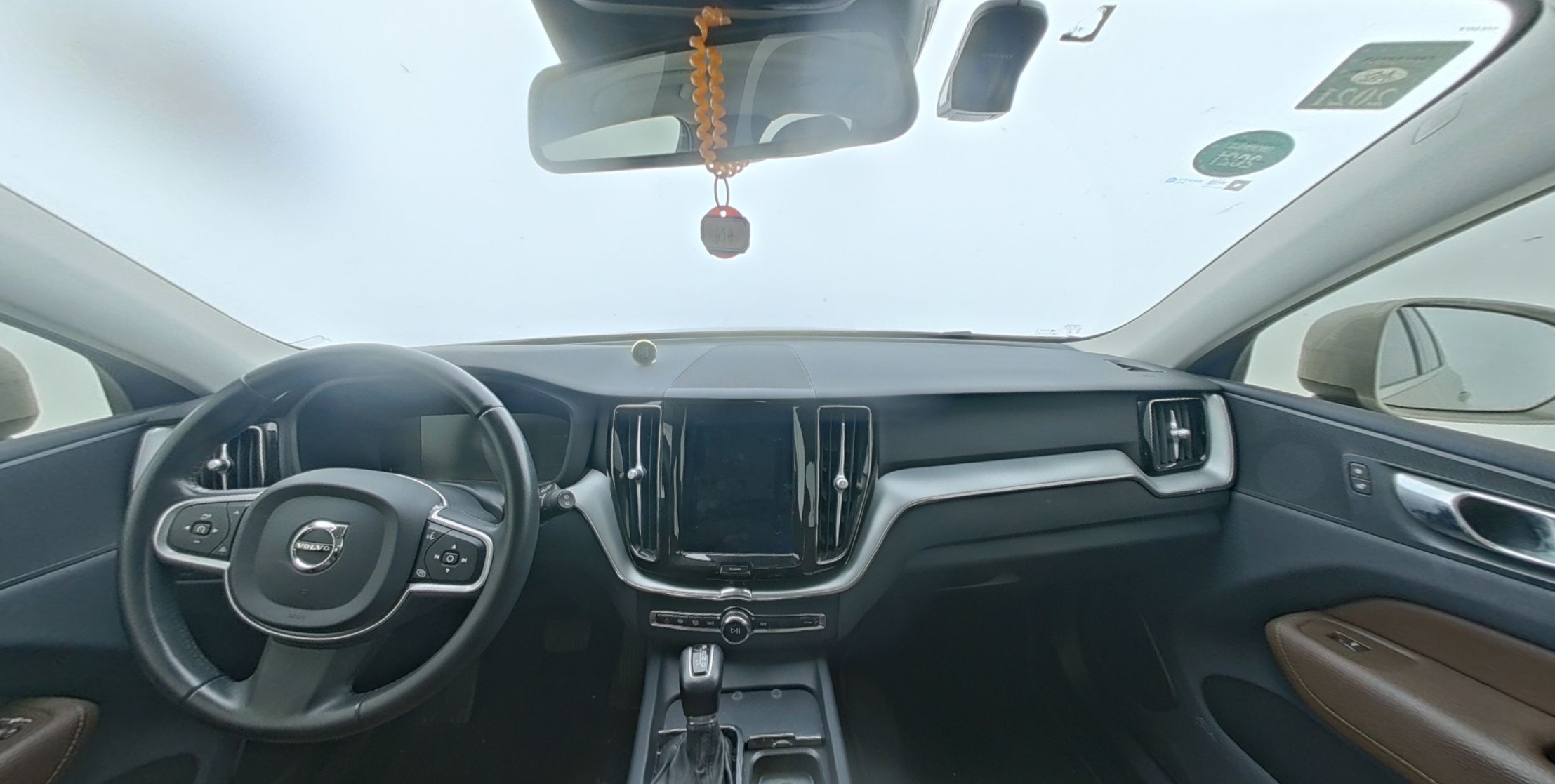 VOLVO XC60 2020 — фото 1