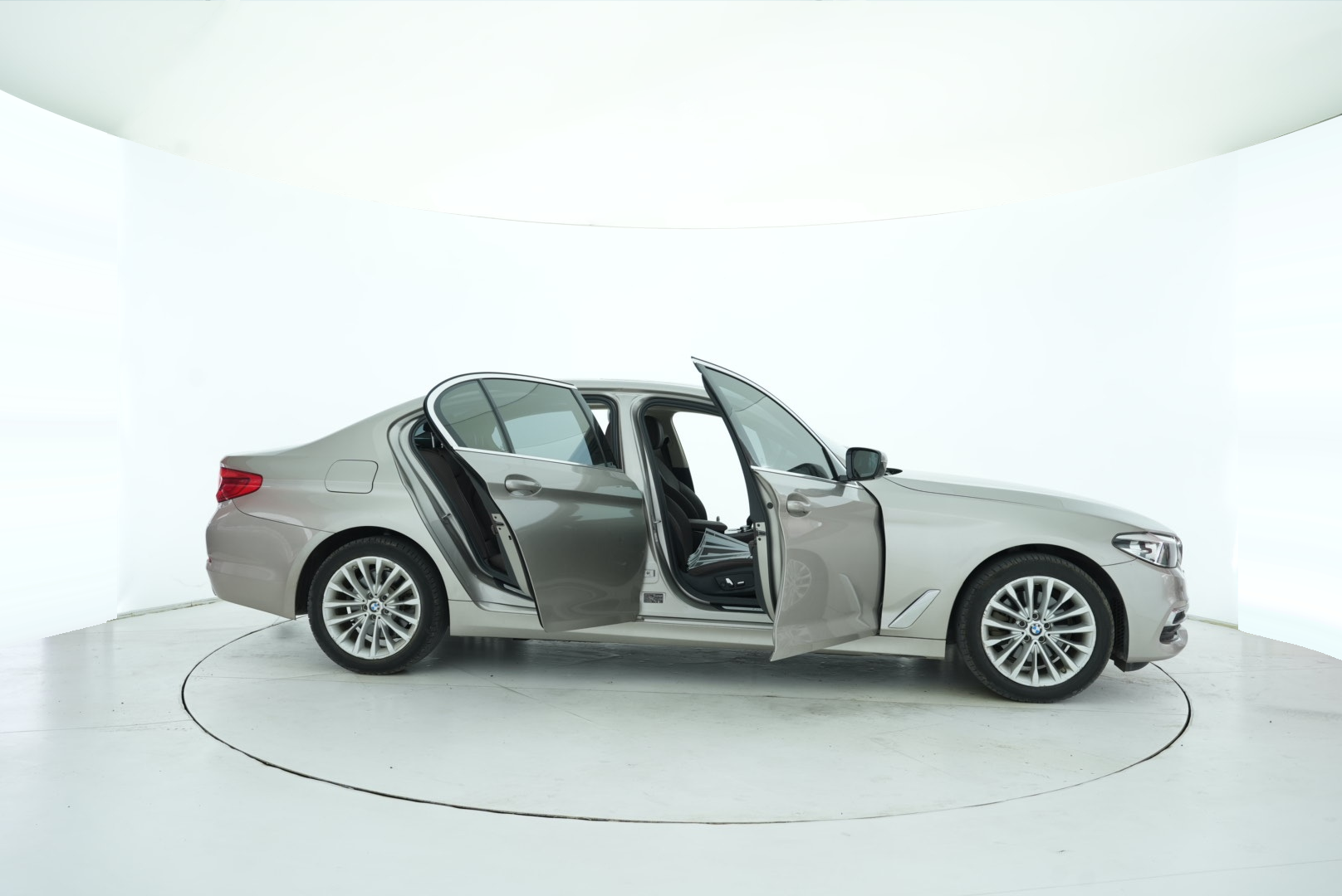 BMW 5 Series 2020 — фото 16
