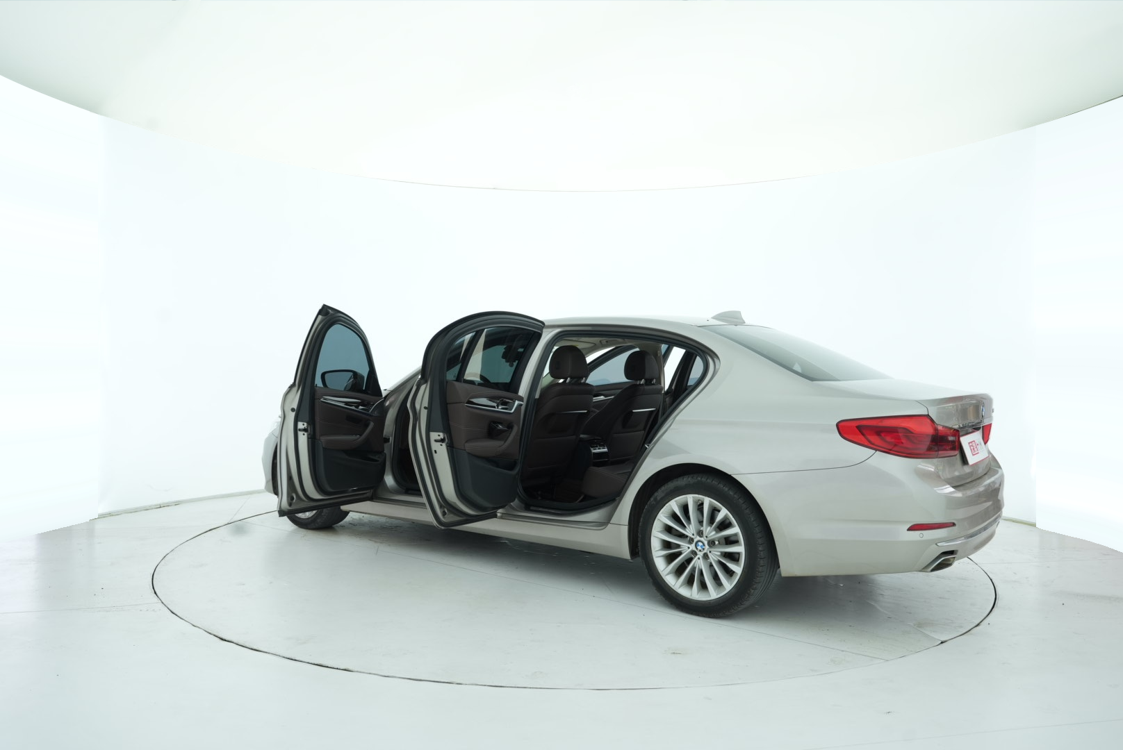 BMW 5 Series 2020 — фото 13