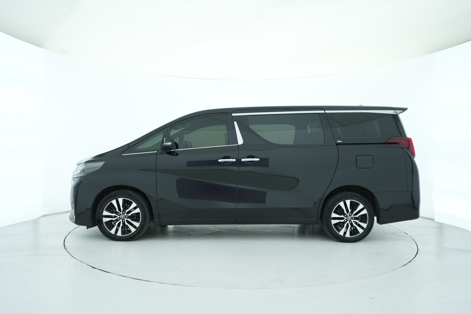 Toyota Elfa 2018 — фото 2