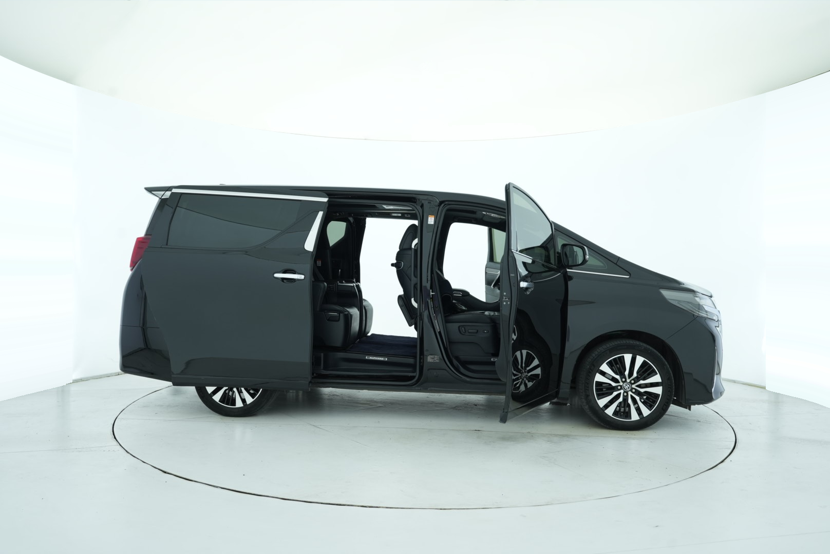 Toyota Elfa 2018 — фото 15