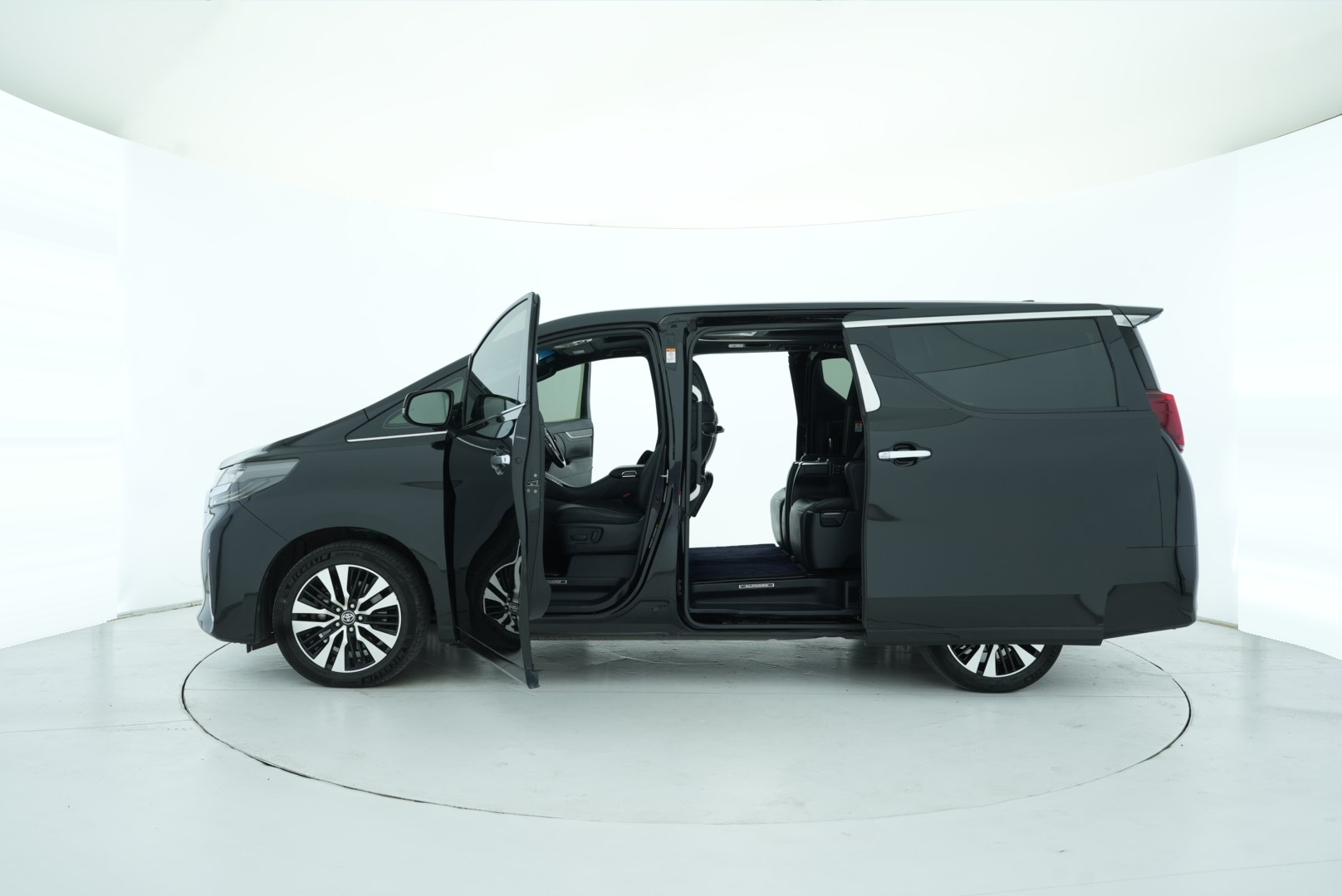 Toyota Elfa 2018 — фото 11
