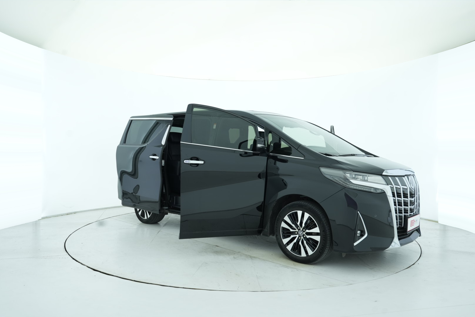 Toyota Elfa 2018 — фото 16