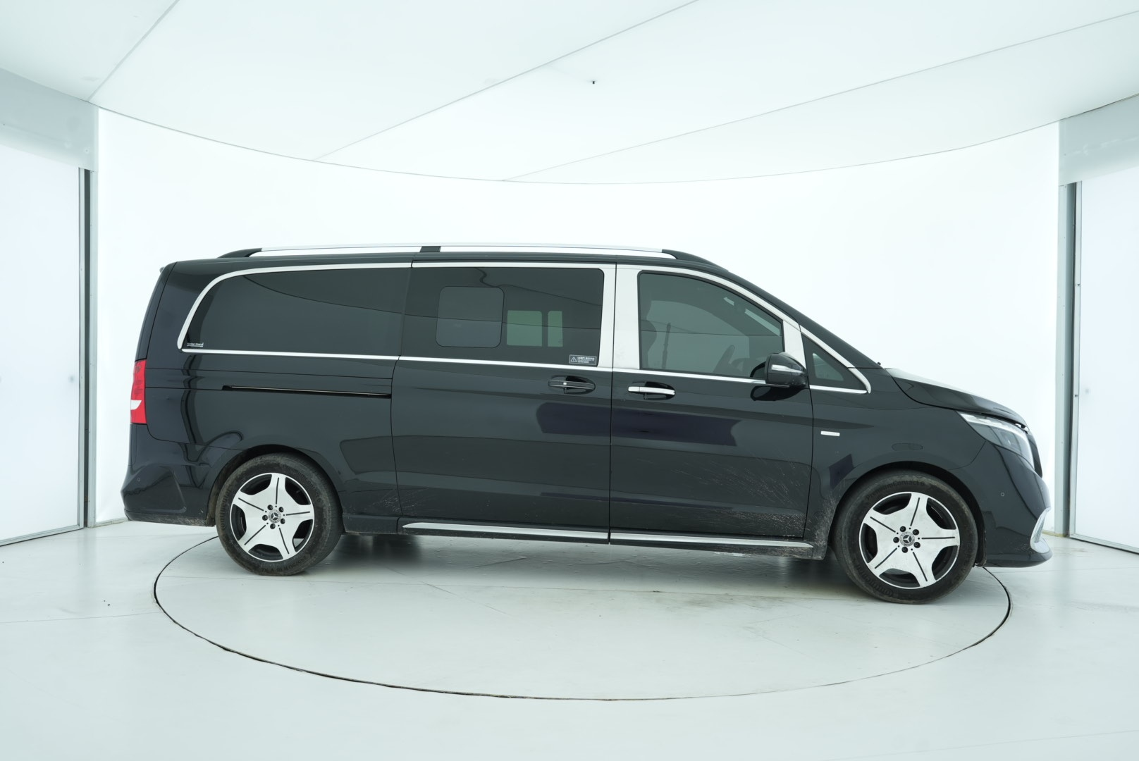Mercedes Benz V-Class 2022 — фото 7