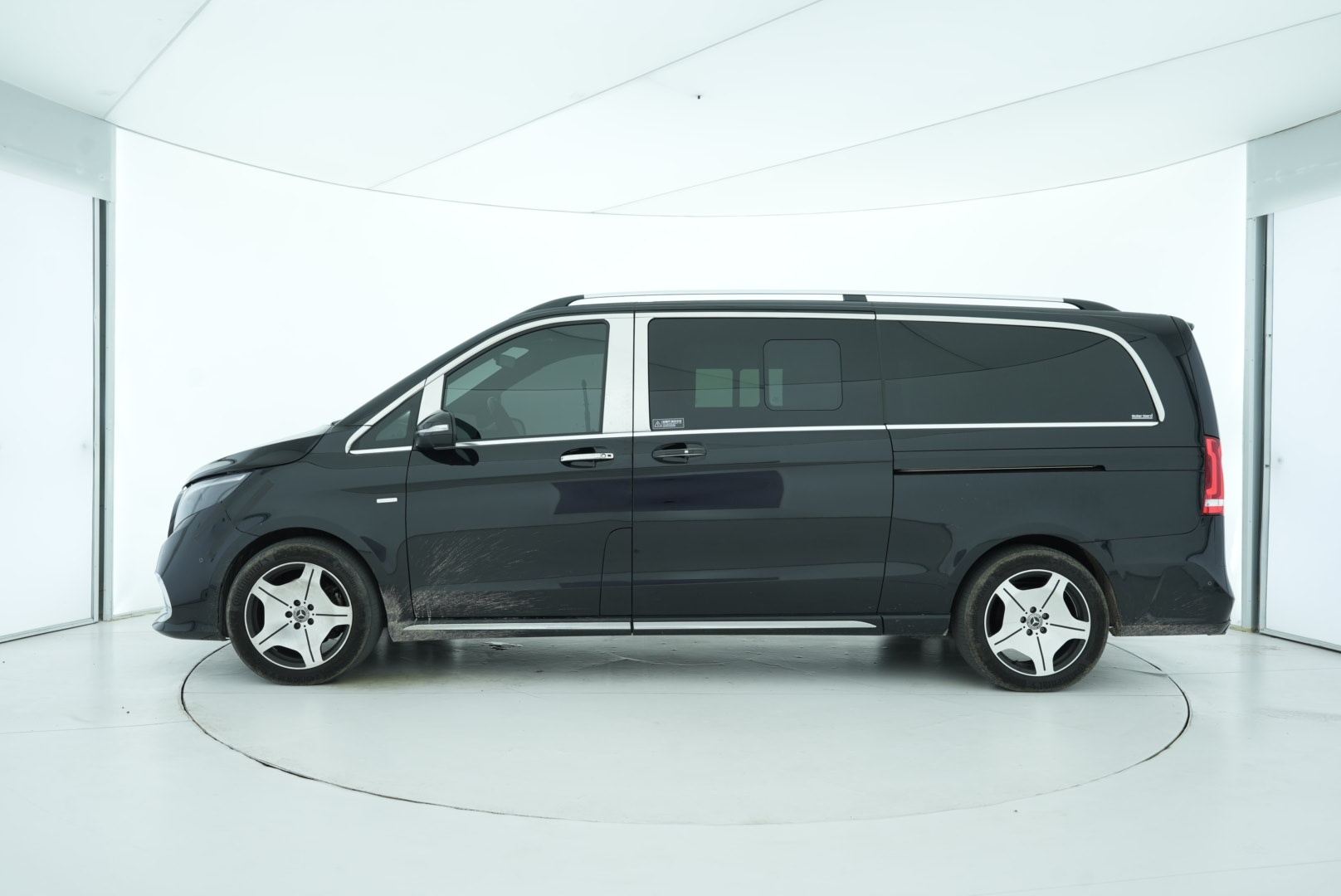 Mercedes Benz V-Class 2022 — фото 3
