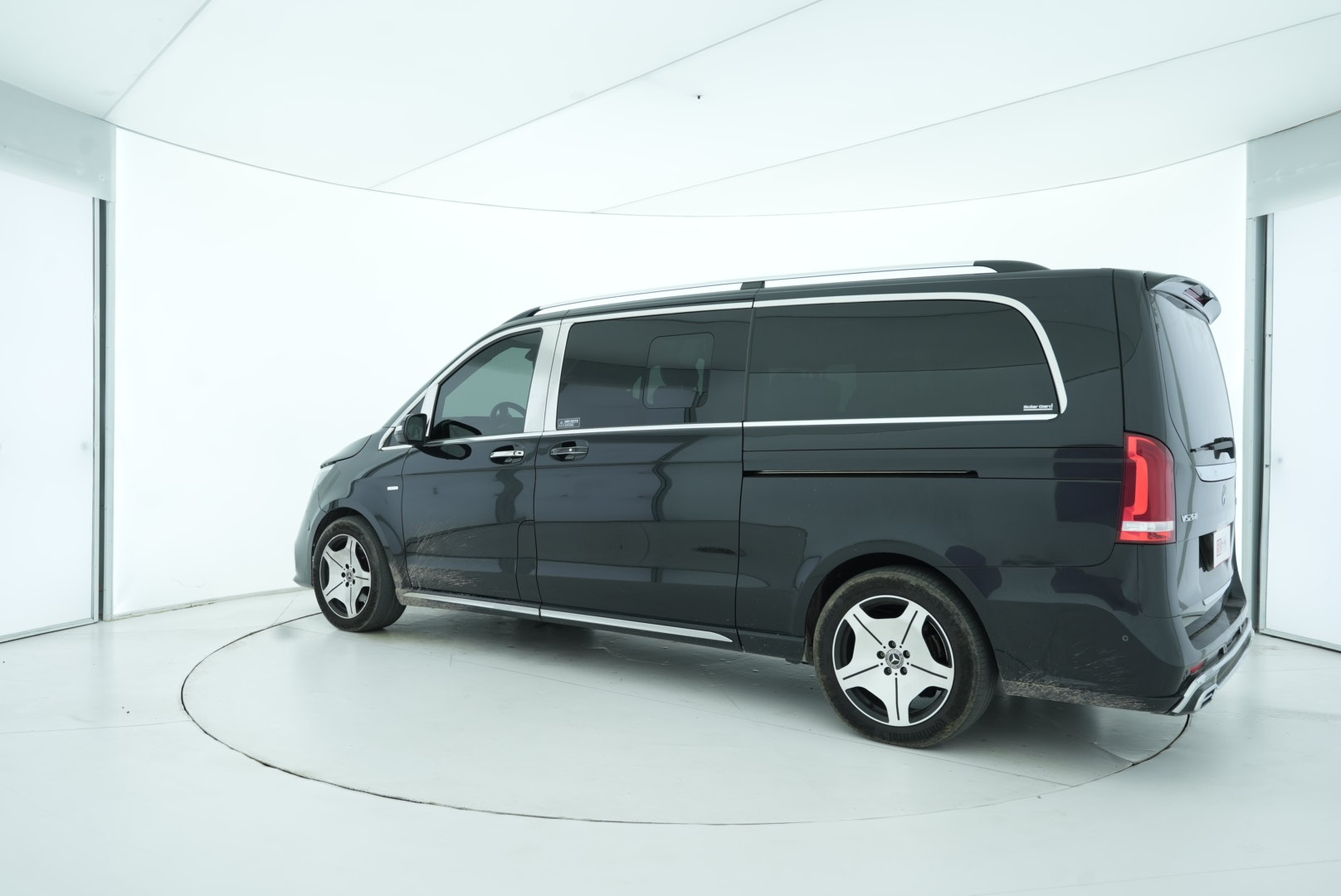Mercedes Benz V-Class 2022 — фото 4