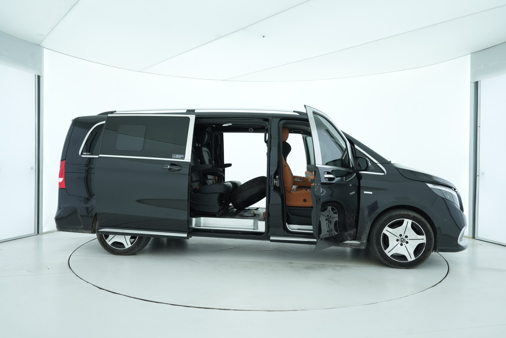 Mercedes Benz V-Class 2022 — фото 16