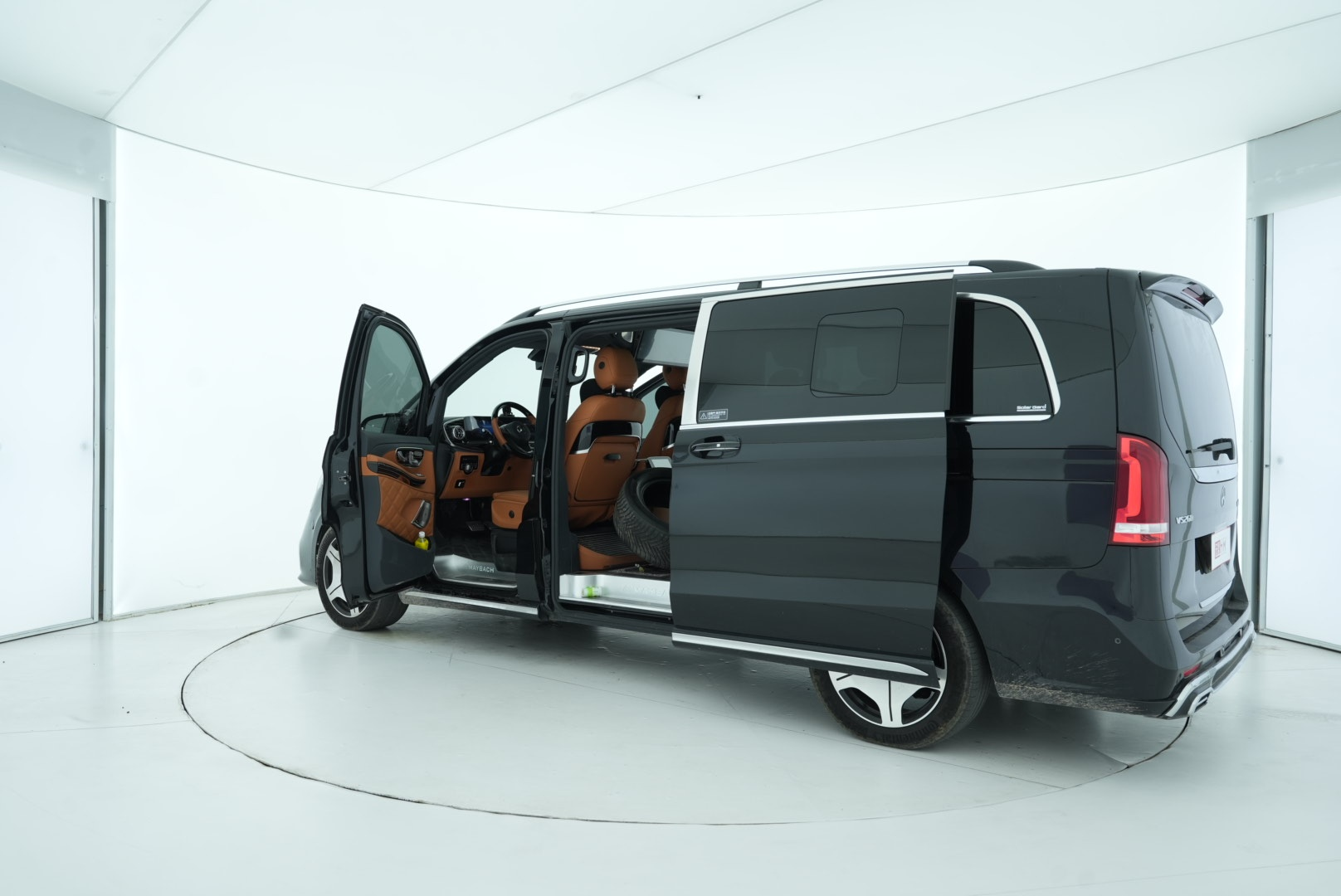 Mercedes Benz V-Class 2022 — фото 13