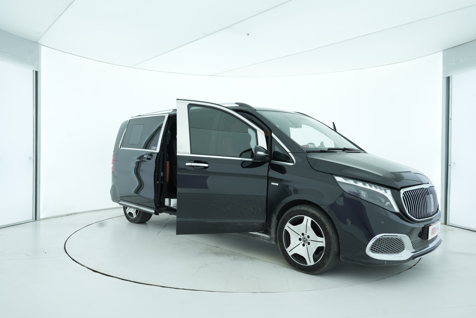 Mercedes Benz V-Class 2022 — фото 17