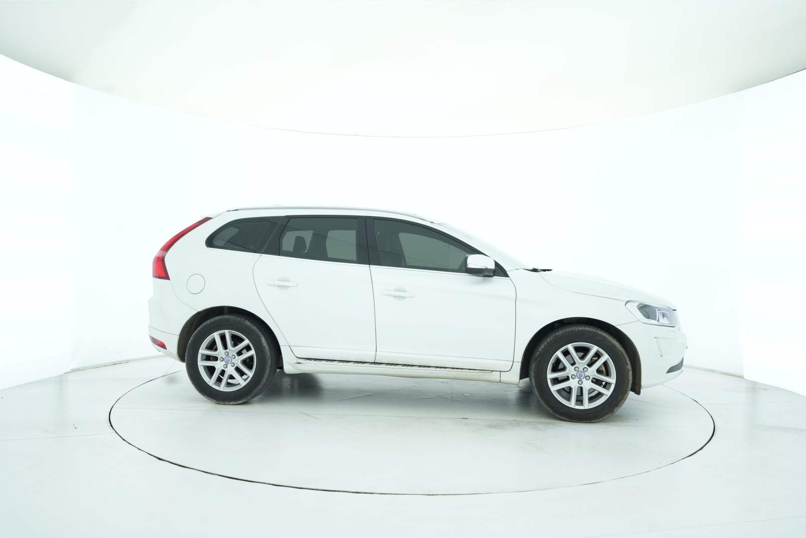 VOLVO XC60 2017 — фото 7