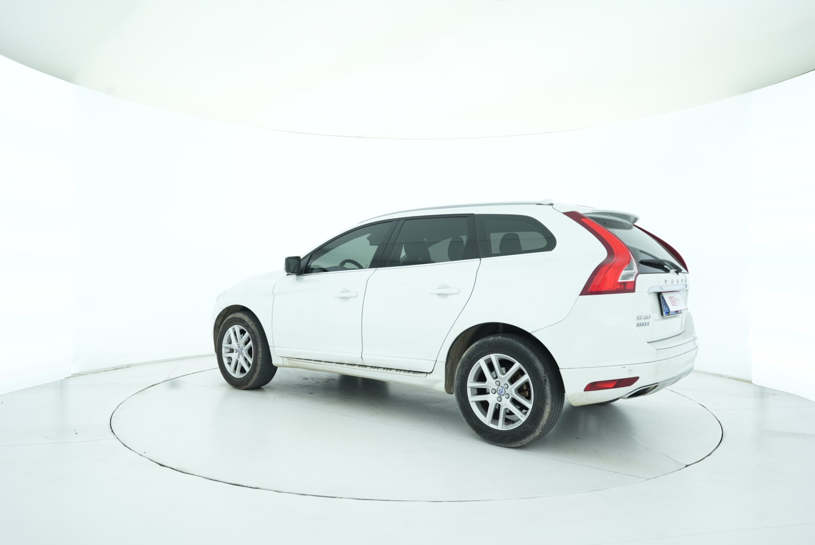 VOLVO XC60 2017 — фото 4