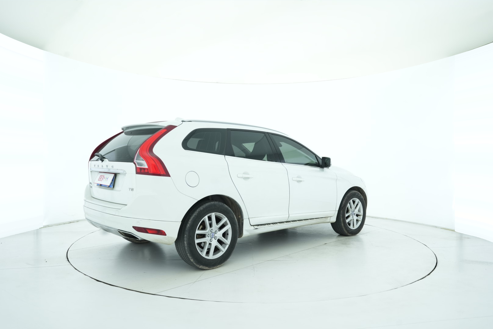 VOLVO XC60 2017 — фото 6