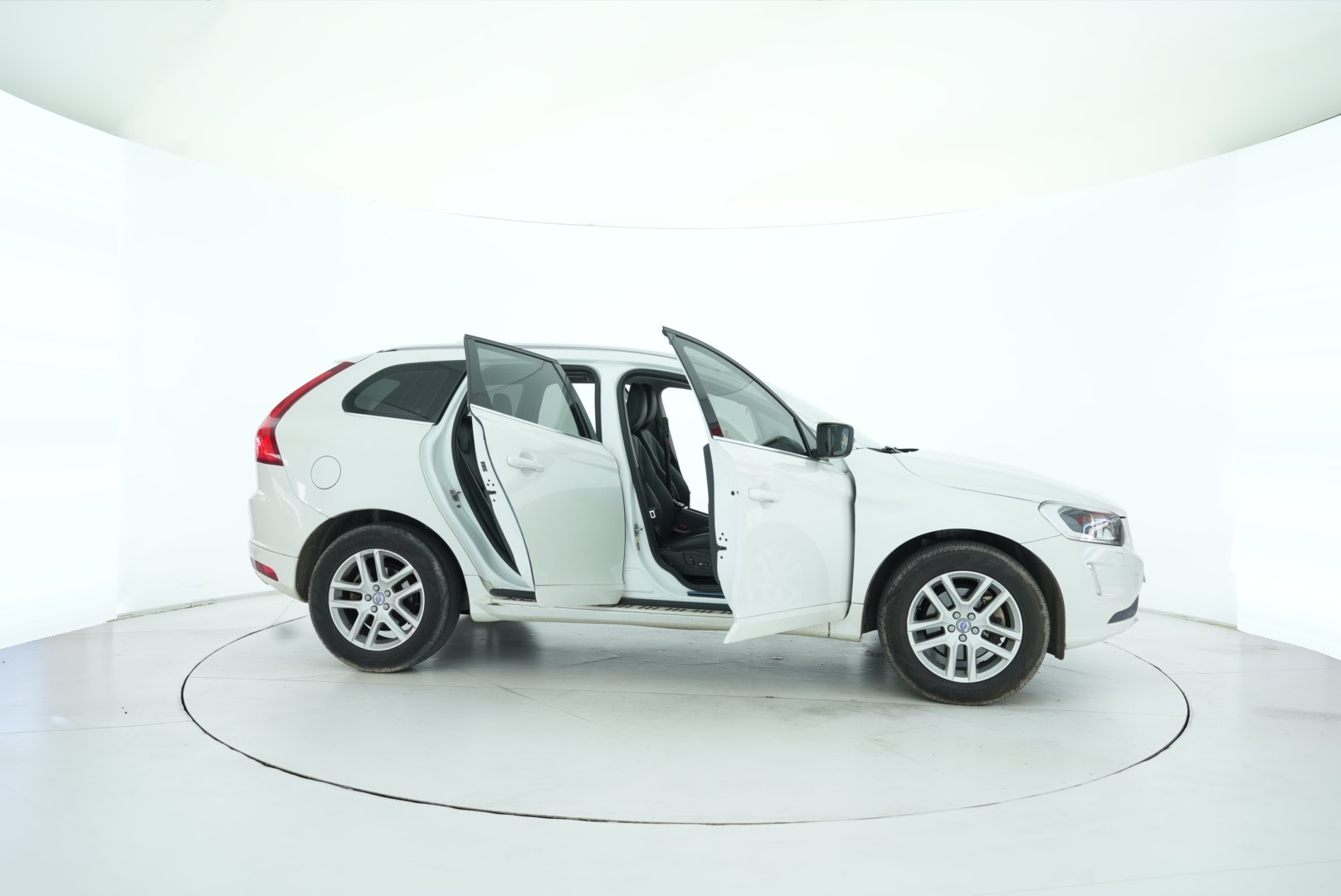 VOLVO XC60 2017 — фото 16