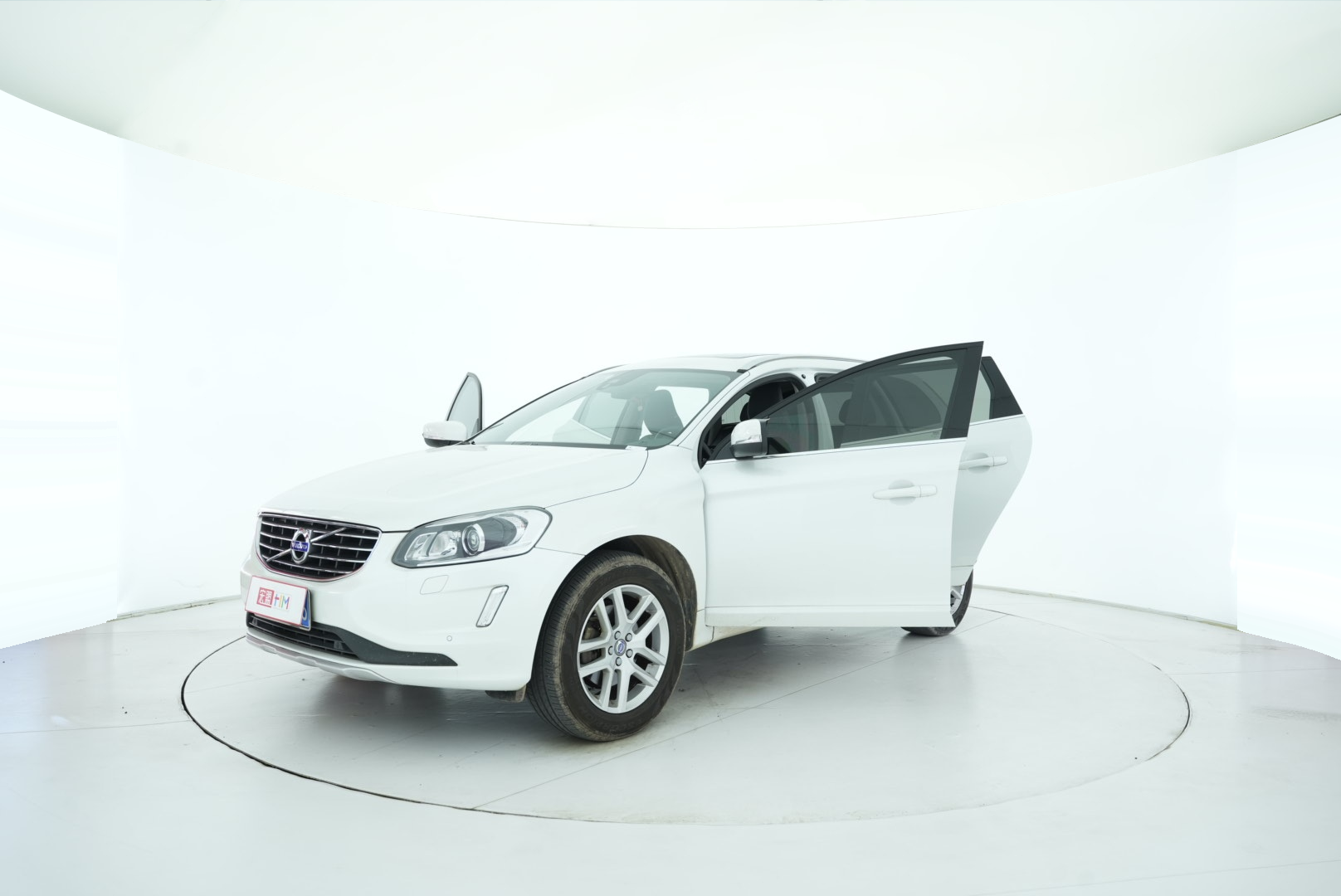 VOLVO XC60 2017 — фото 11