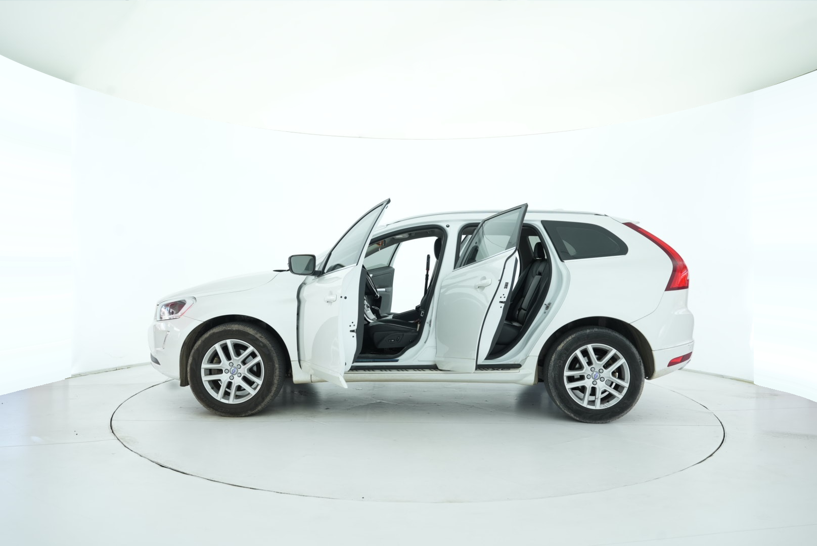 VOLVO XC60 2017 — фото 12