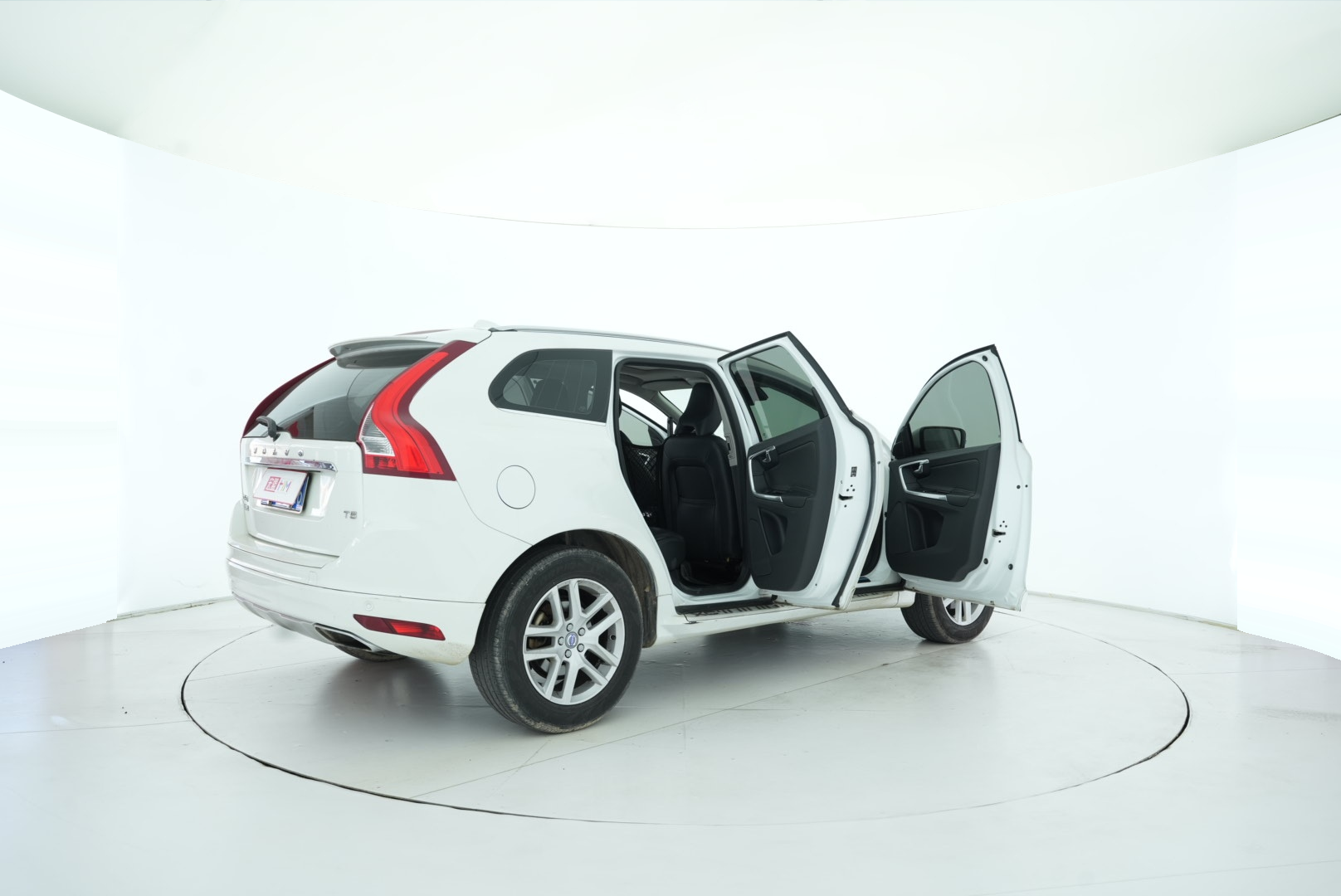 VOLVO XC60 2017 — фото 15