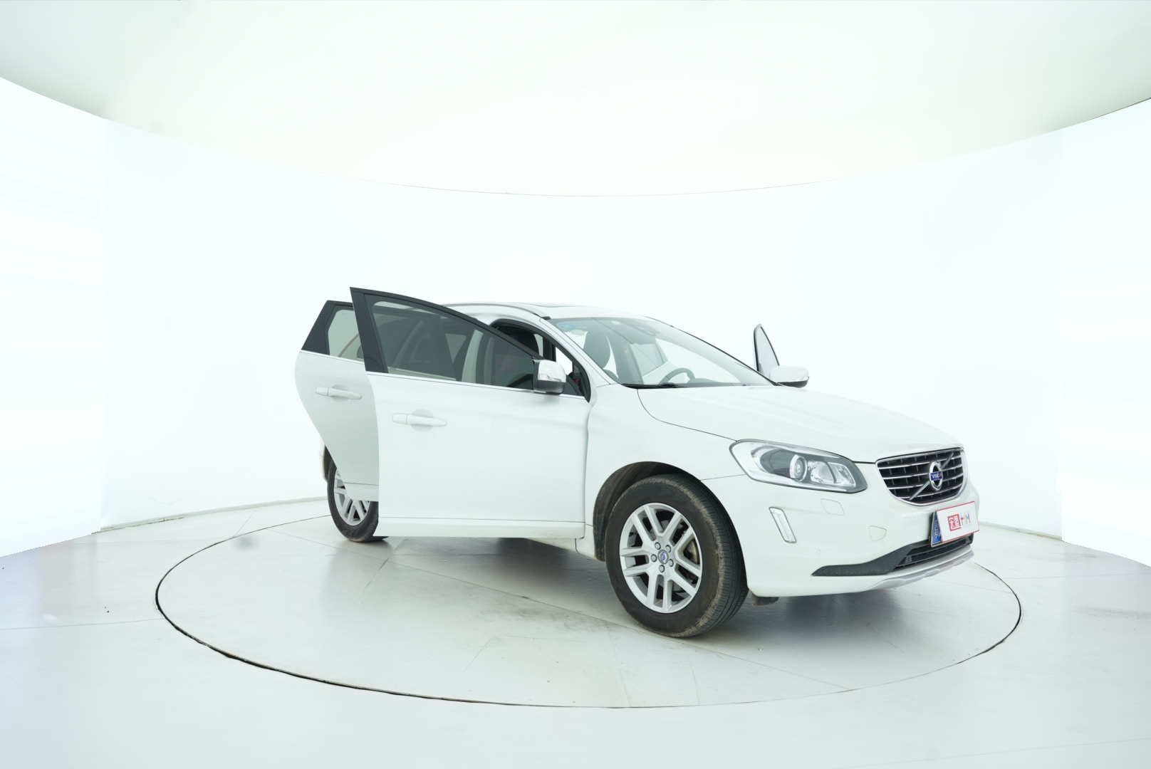 VOLVO XC60 2017 — фото 17