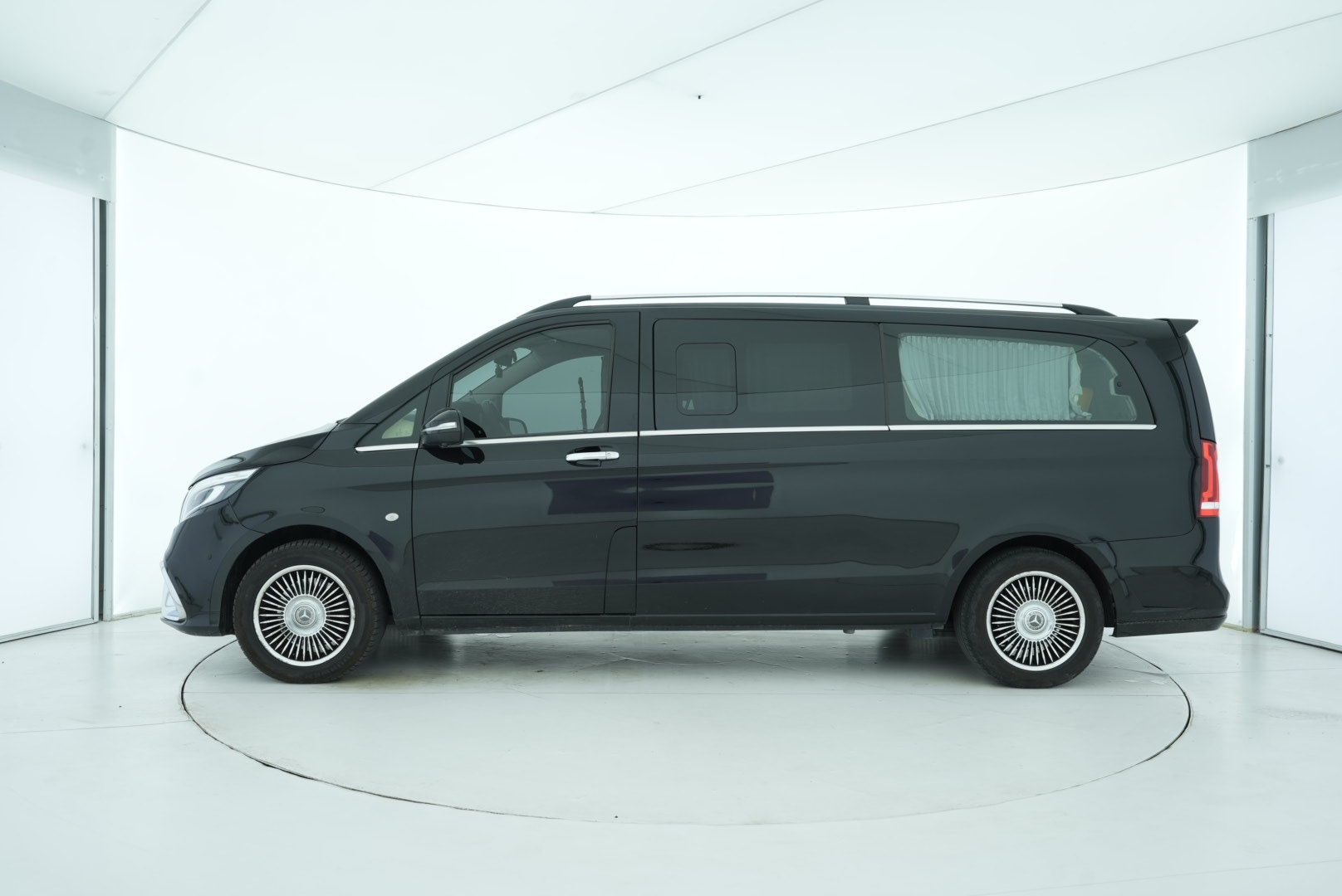 Mercedes Benz V-Class 2020 — фото 3