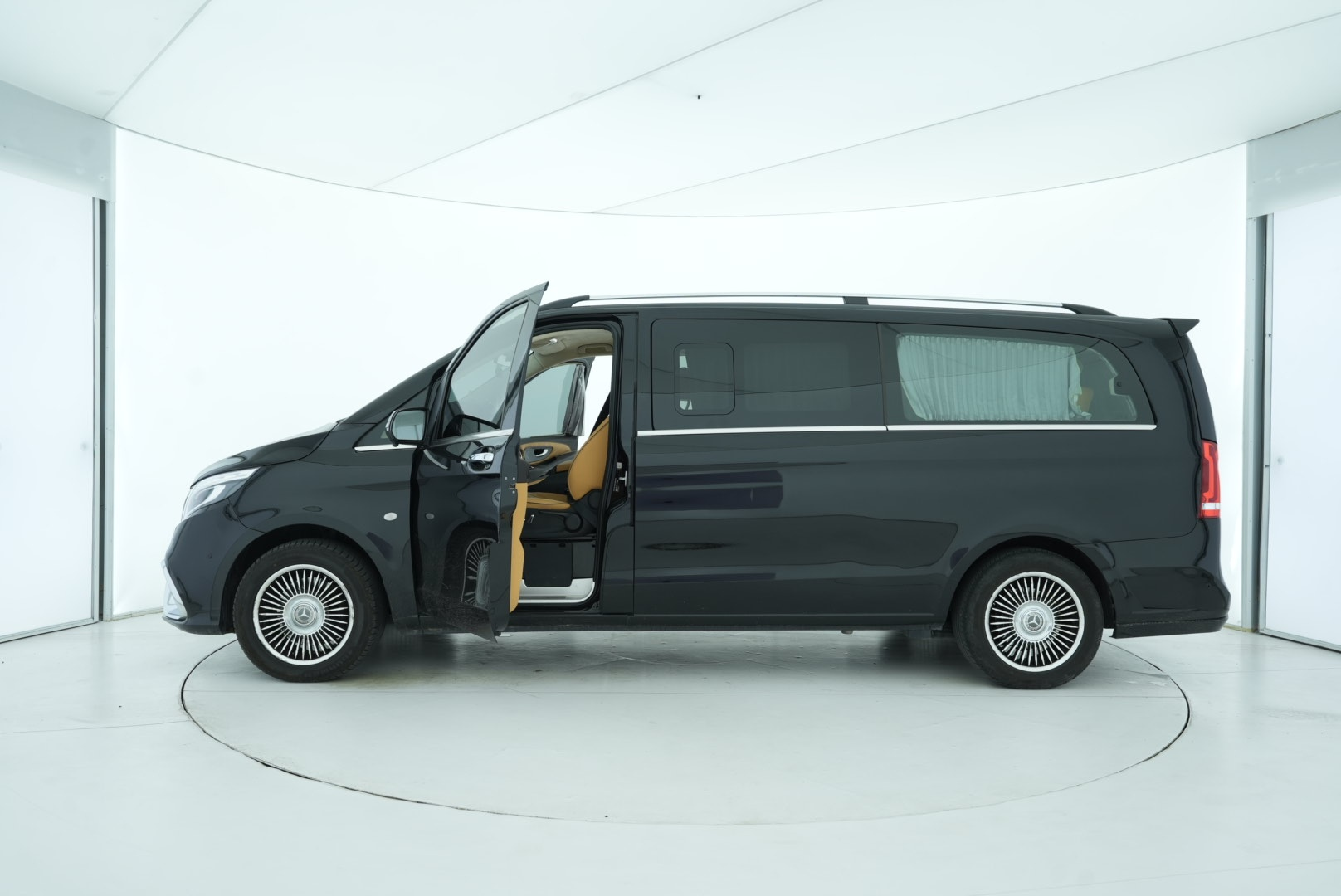 Mercedes Benz V-Class 2020 — фото 12