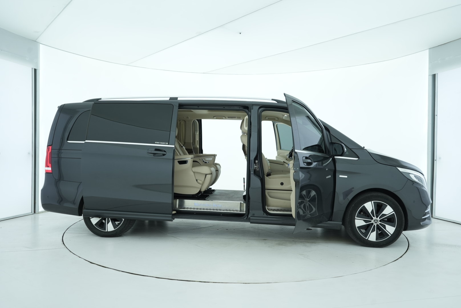 Mercedes Benz V-Class 2020 — фото 16