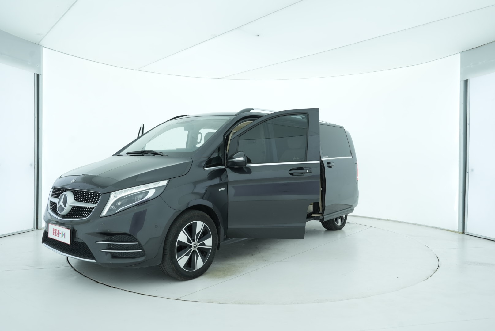 Mercedes Benz V-Class 2020 — фото 11
