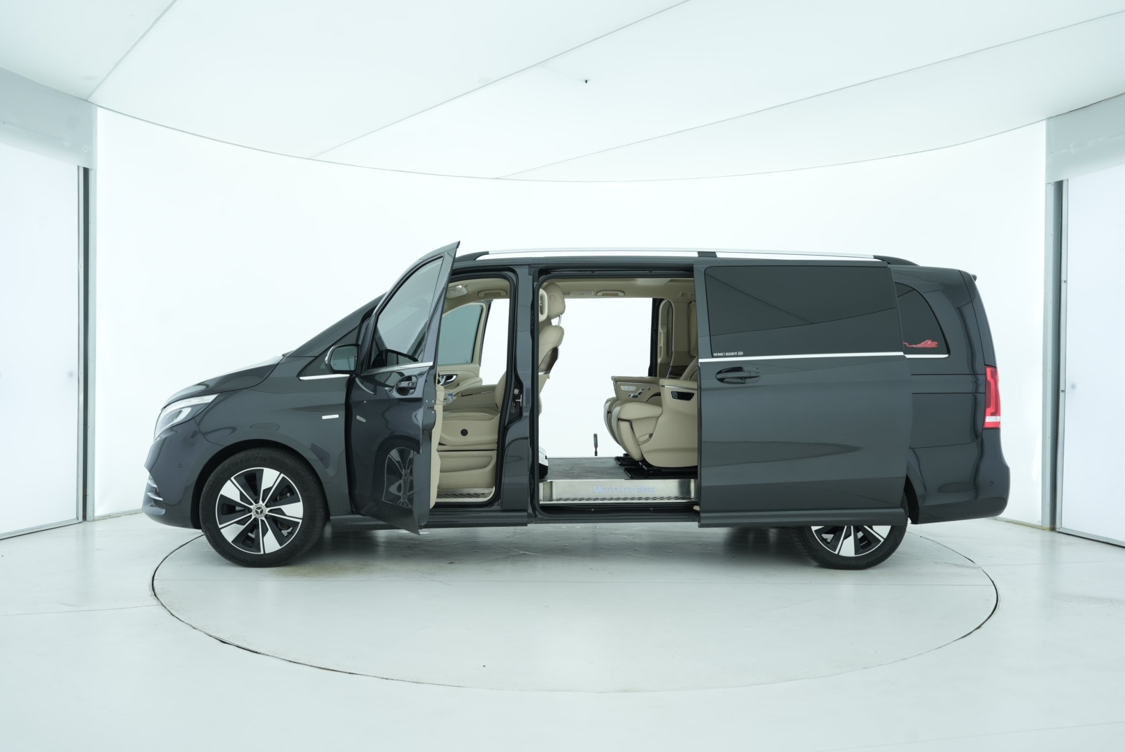 Mercedes Benz V-Class 2020 — фото 12